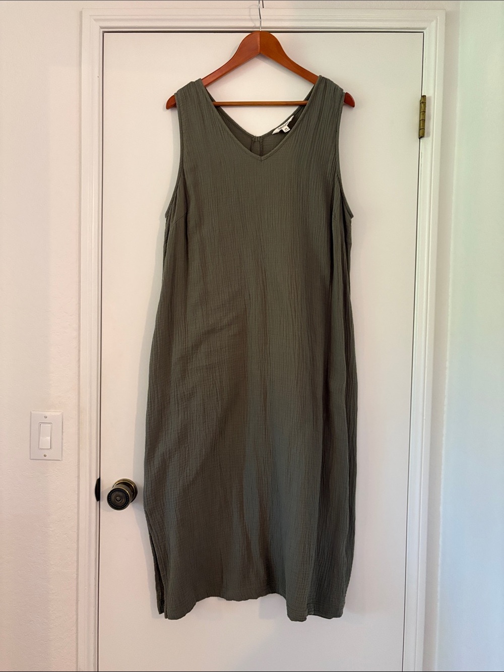 Briggs New York Olive Green Sleeveless V-Neck Maxi Dress